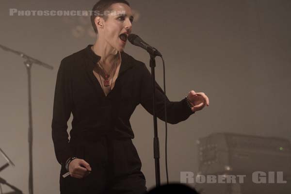 SAVAGES - 2013-10-31 - PARIS - Grande Halle de La Villette - Camille Berthomier